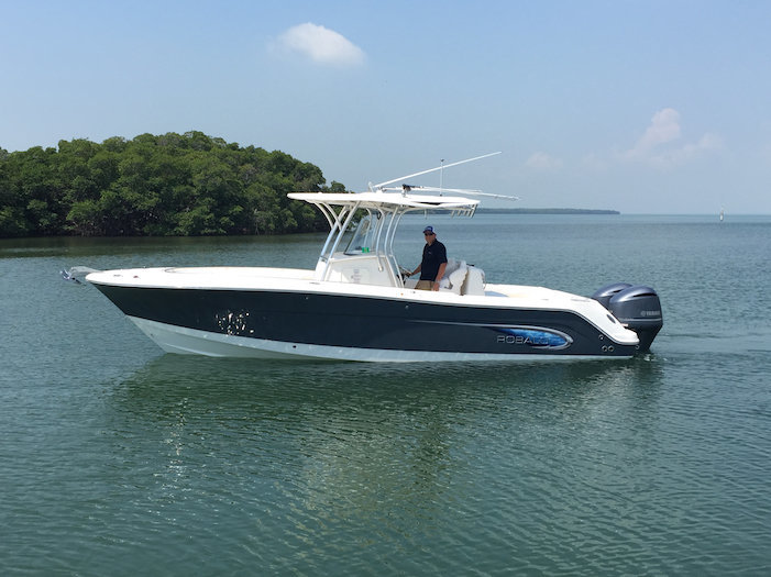 Used 2014 Robalo R300 Center Conosle boat for sale in Miami, FL