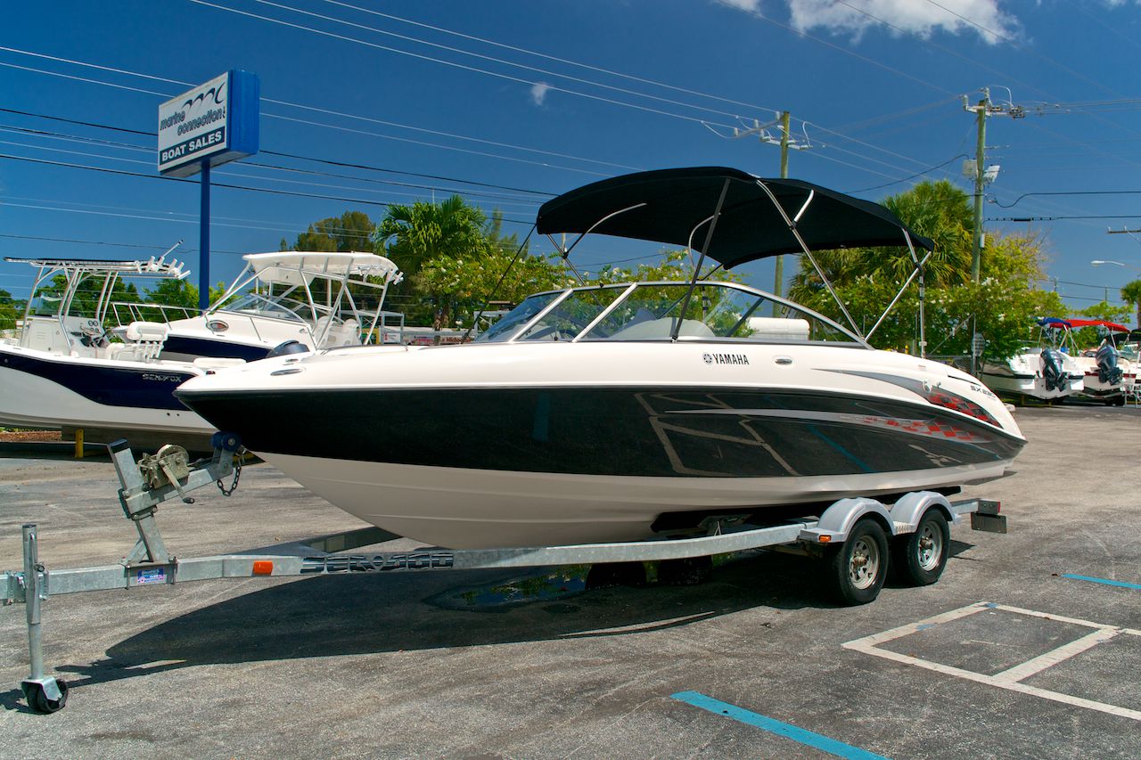 Used 2005 Yamaha SX 230 Twin Engine boat for sale in West Palm Beach