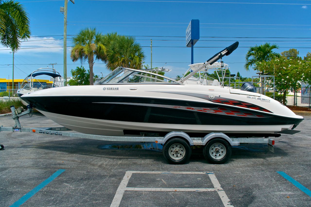 Used 2005 Yamaha SX 230 Twin Engine boat for sale in West Palm Beach