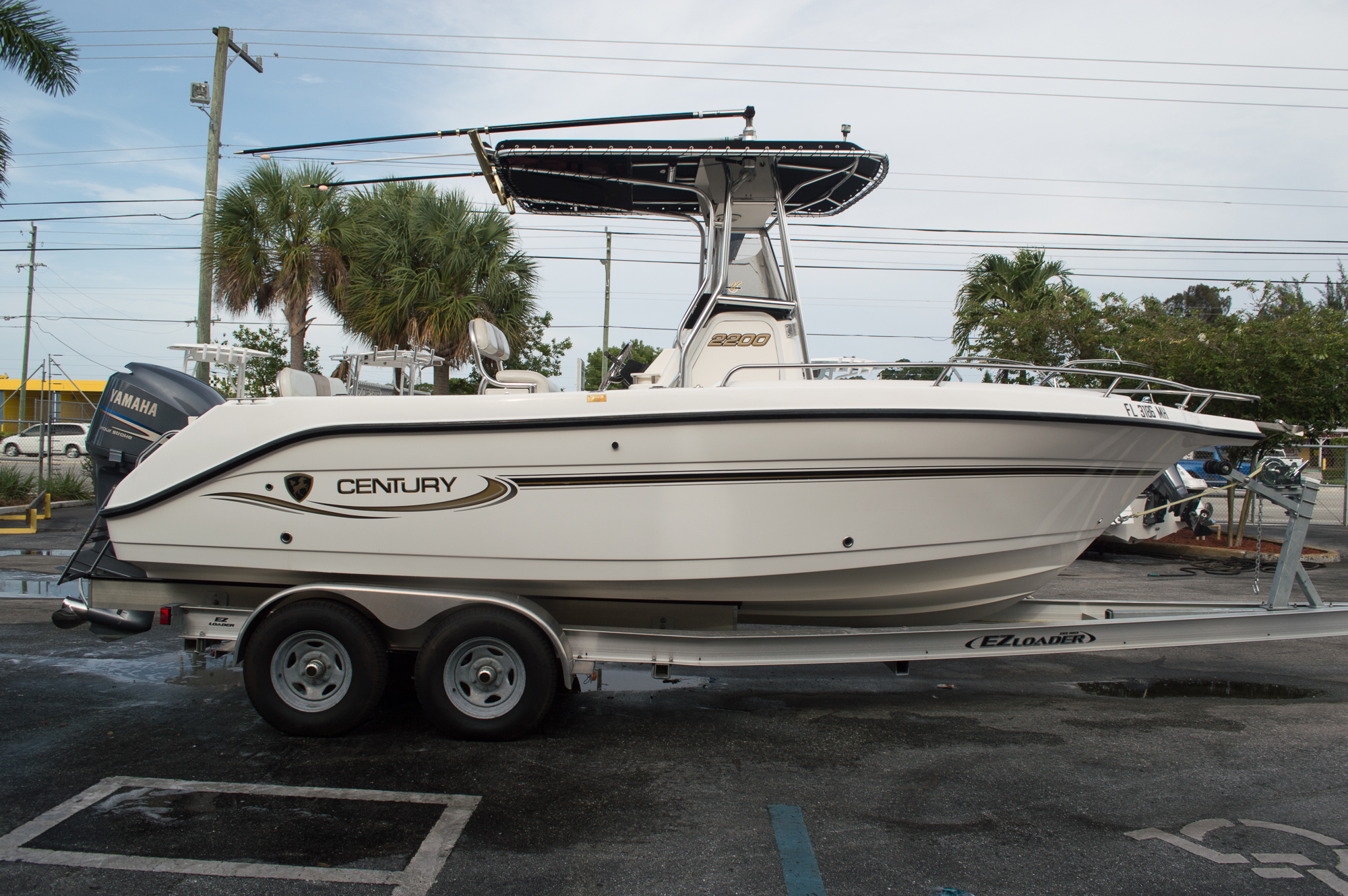 Photos Used 2004 Century 2200 Center Console boat for sale in West
