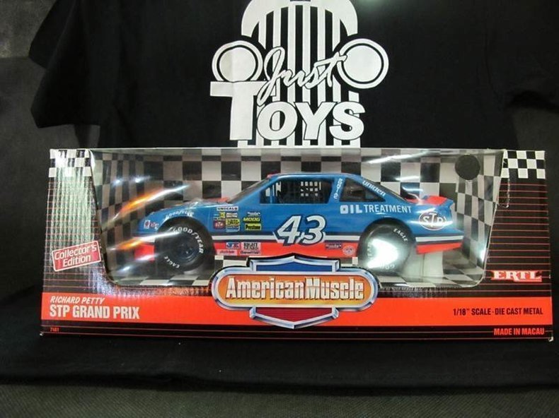 1900 Pontiac NASCAR's #43 Richard Petty STP Grand Prix