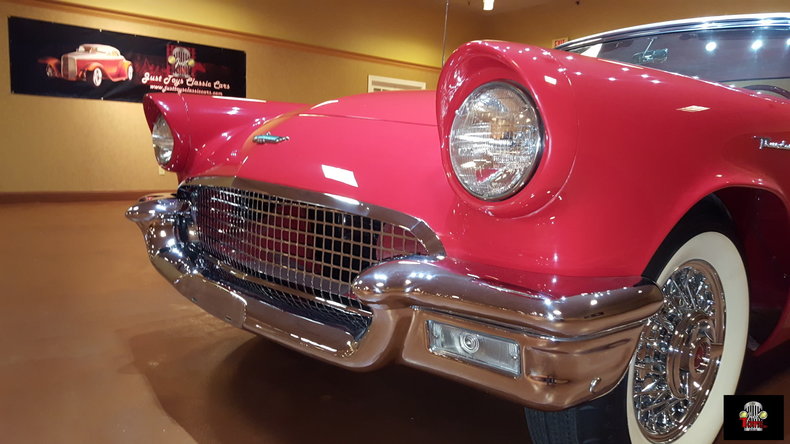 1957 Ford Thunderbird