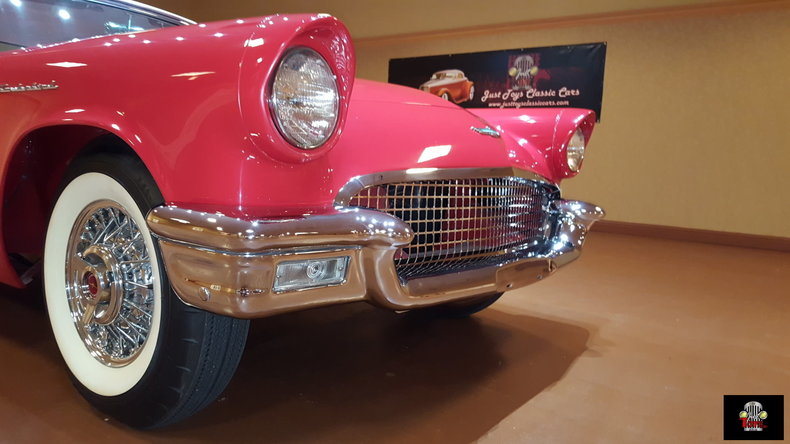 1957 Ford Thunderbird