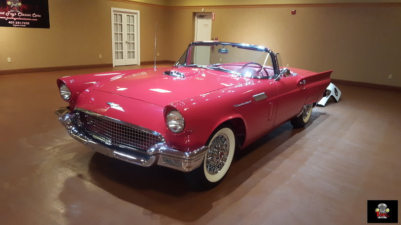 1957 Ford Thunderbird