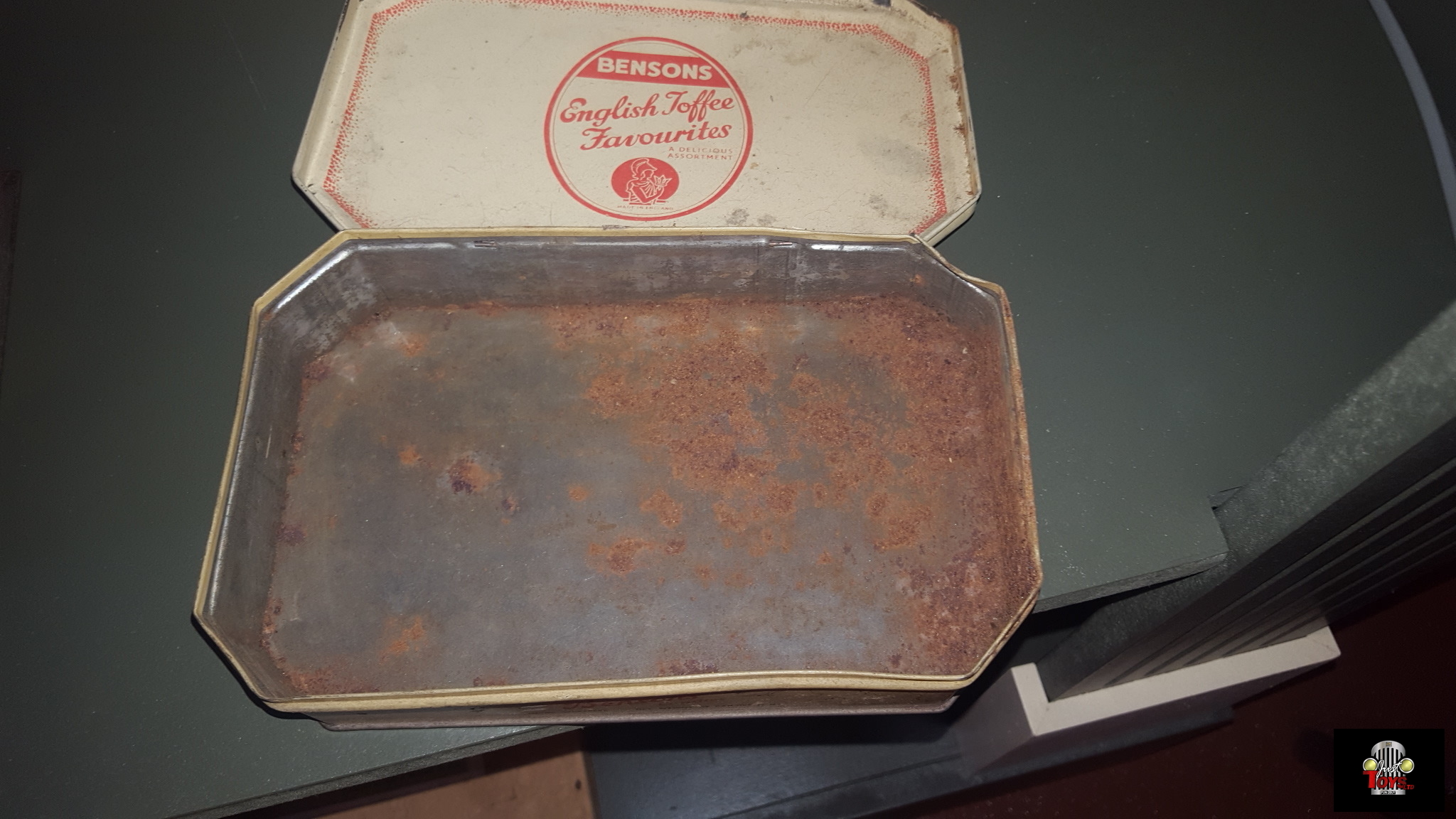 Queen Mary Candy Tin