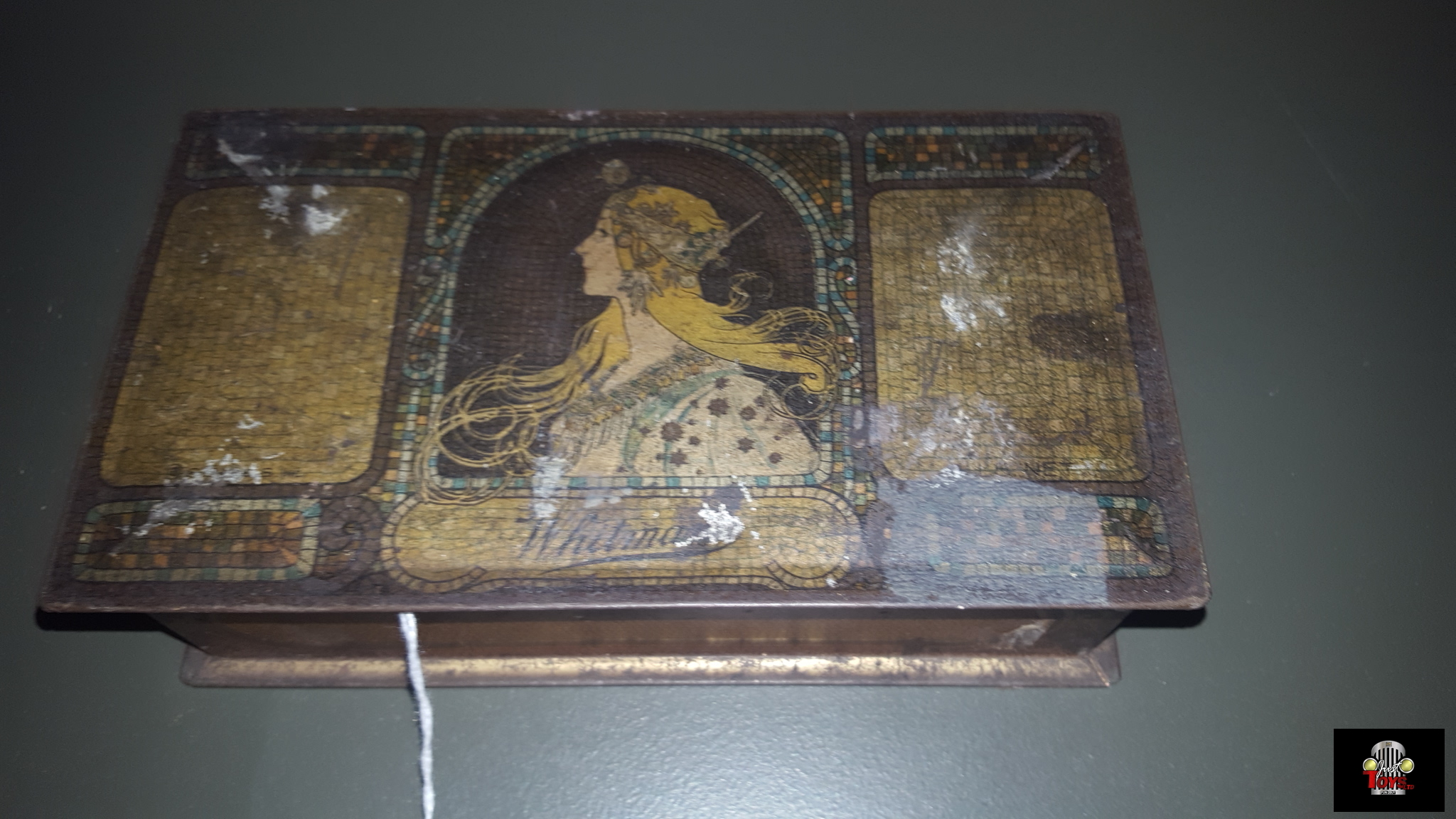 Whitmans Chocolate Tin
