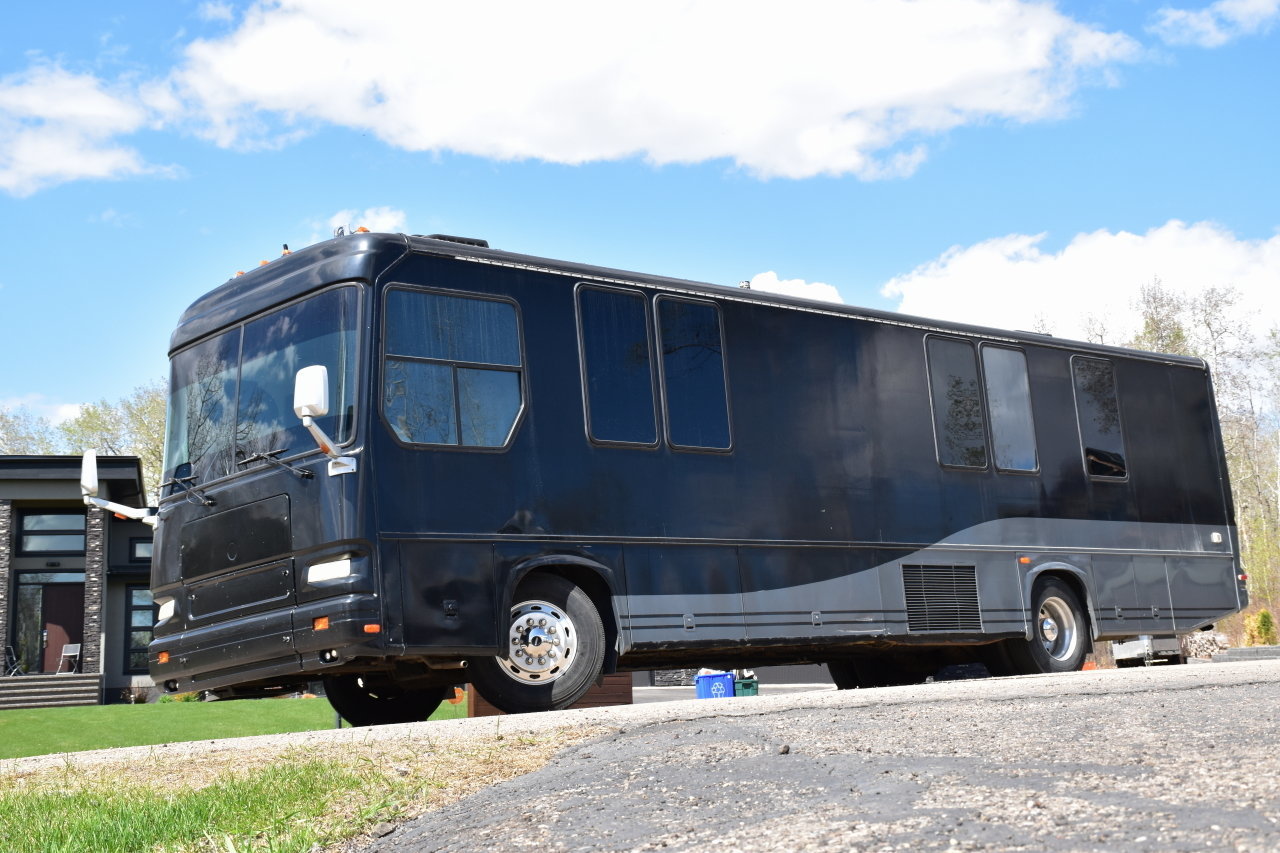 73765f3d3c27 hd 2002 freightliner party bus