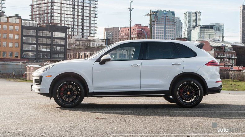 11585aa15b2c6 low res 2015 porsche cayenne turbo