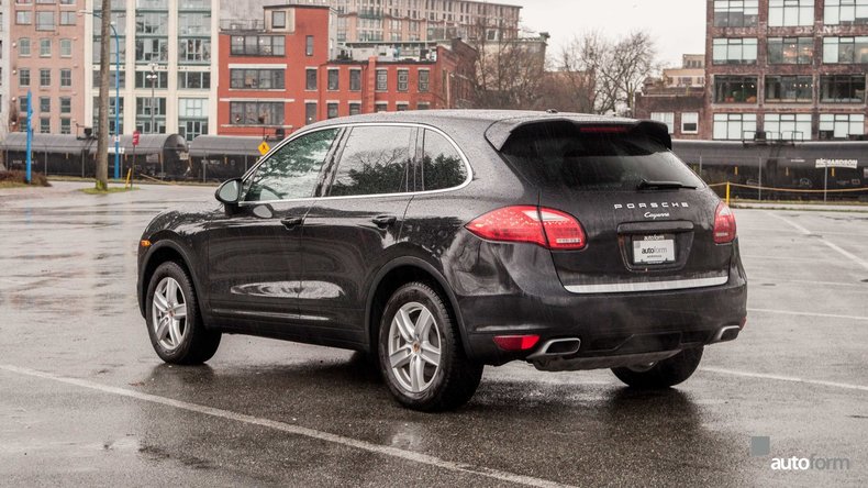 117097c0a80c2 low res 2014 porsche cayenne