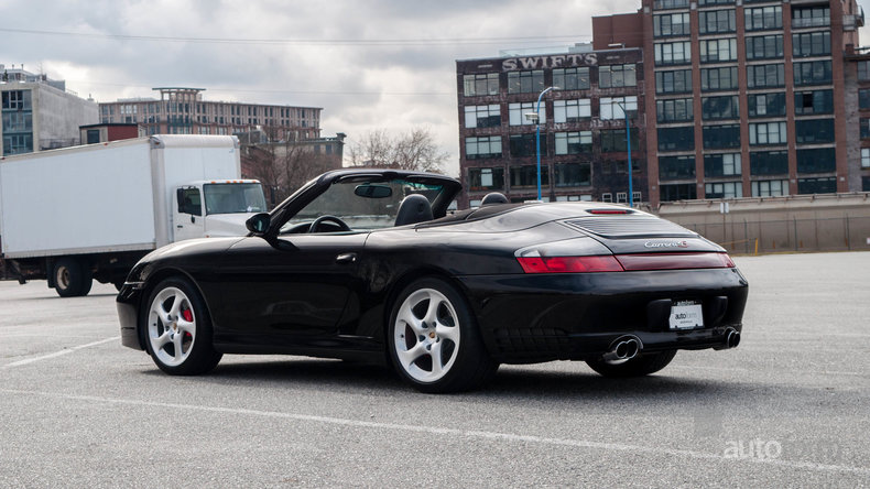 12219783285e4 low res 2005 porsche 911 c4s