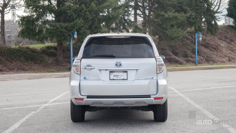 122429a857256 low res 2013 toyota rav4
