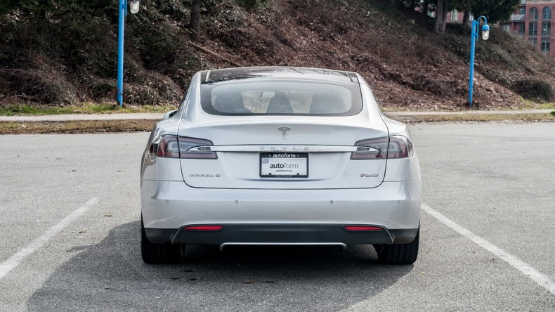 122734e876549 low res 2014 tesla model s p85d