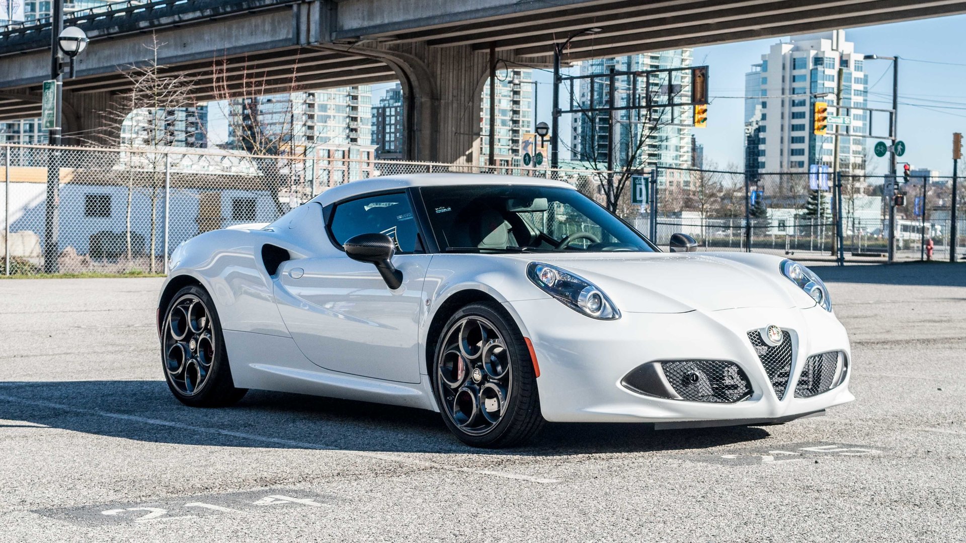 12415f684f31d hd 2015 alfa romeo 4c 2dr cpe