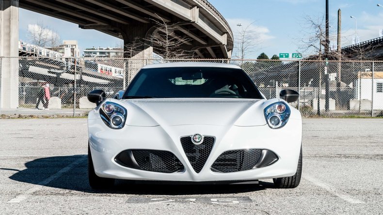12420c5399022 low res 2015 alfa romeo 4c 2dr cpe