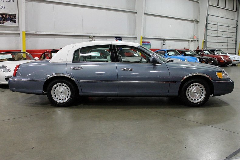 1999 Lincoln Town Car | GR Auto Gallery