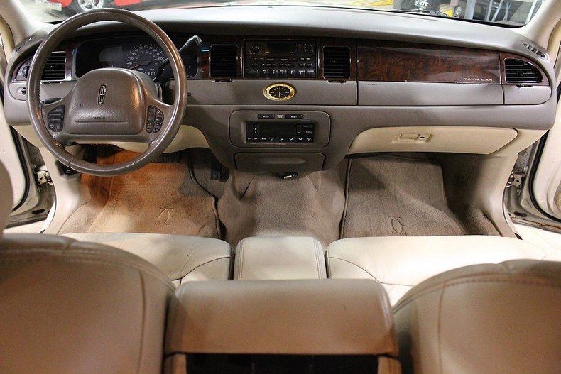 1999 Lincoln Town Car GR Auto Gallery