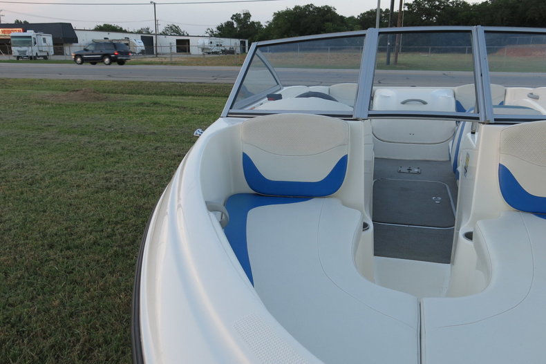 Bayliner Vehicle