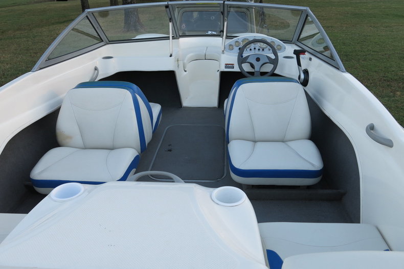Bayliner Vehicle