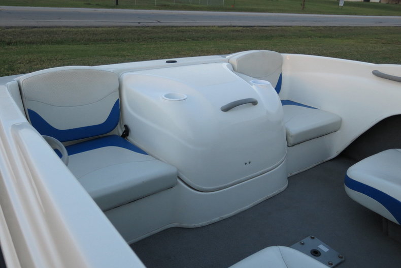 Bayliner Vehicle