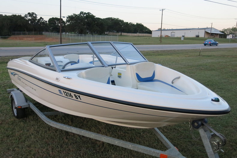 Bayliner Vehicle