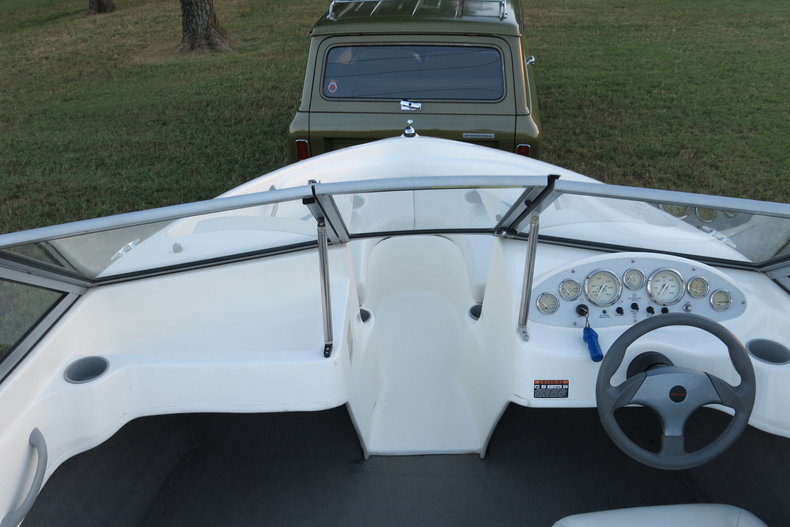 Bayliner Vehicle