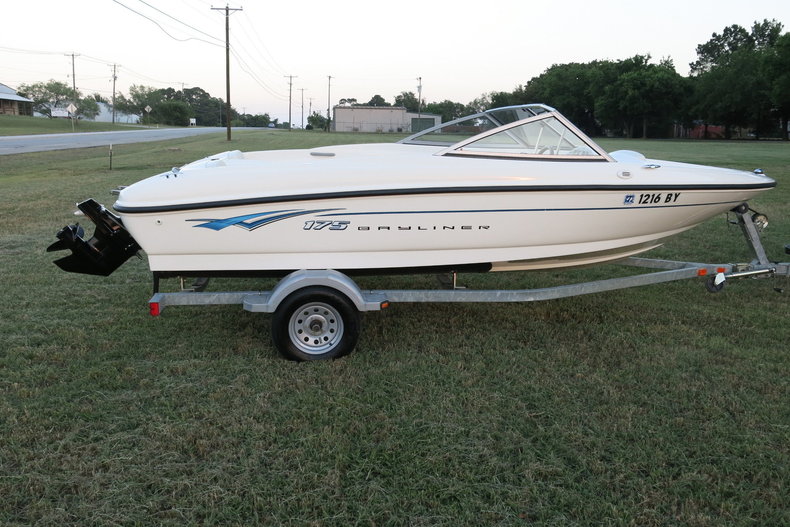 Bayliner Vehicle
