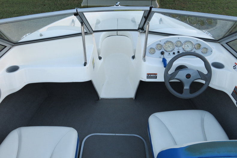 Bayliner Vehicle