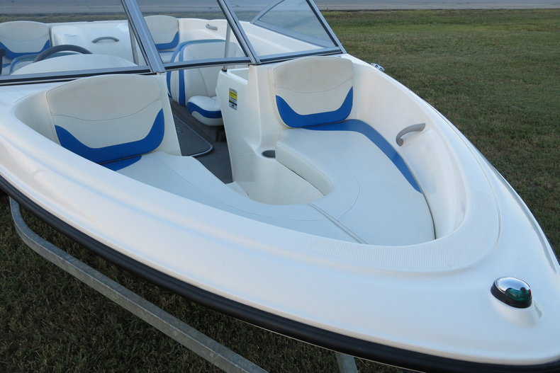 Bayliner Vehicle