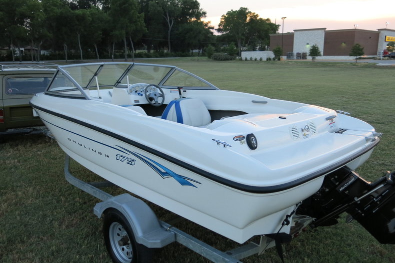 Bayliner Vehicle