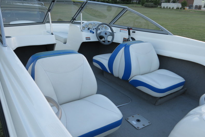 Bayliner Vehicle