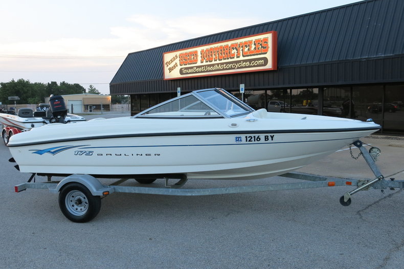 Bayliner Vehicle