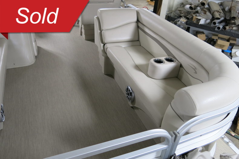 Bennington Triple pontoon Vehicle