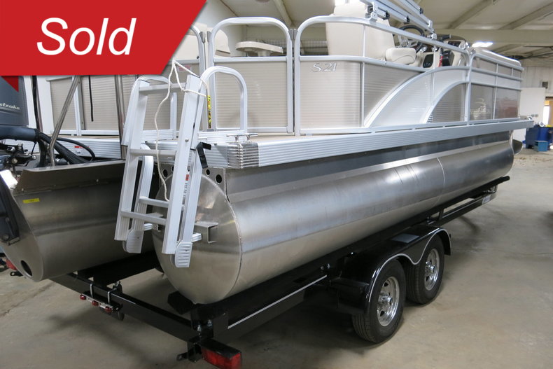 Bennington Triple pontoon Vehicle