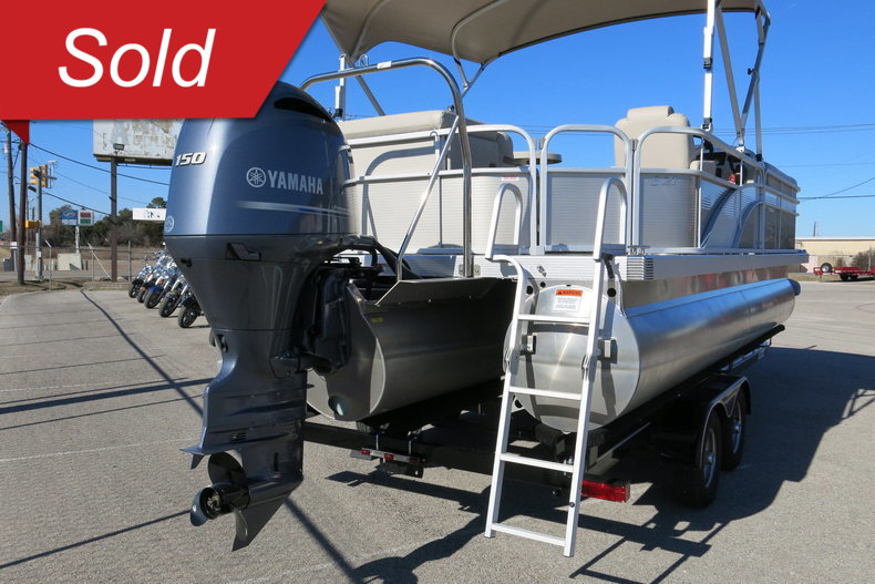 Bennington Triple pontoon Vehicle