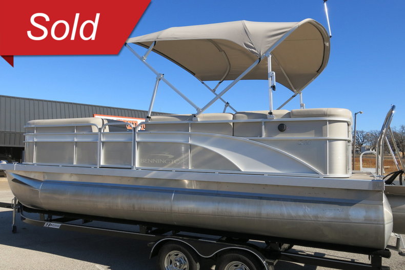 Bennington Triple pontoon Vehicle