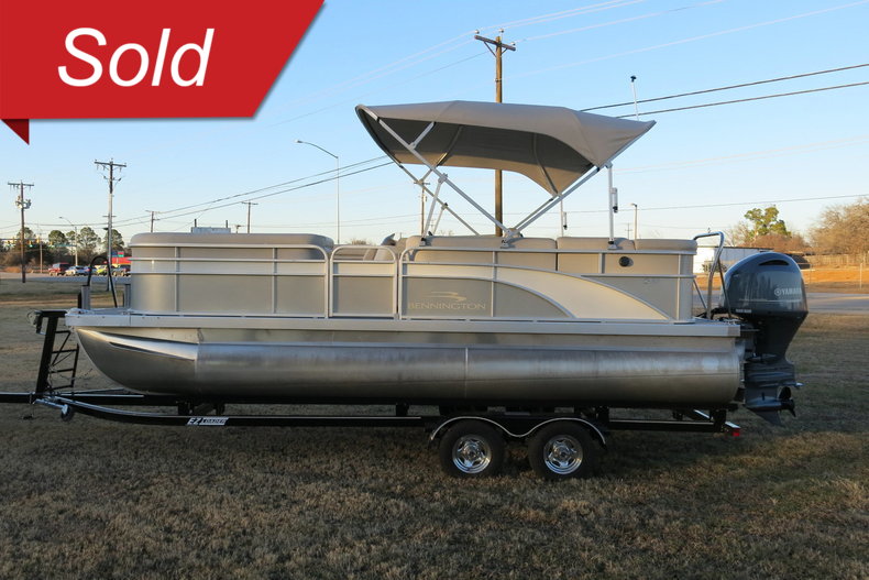 Bennington Triple pontoon Vehicle