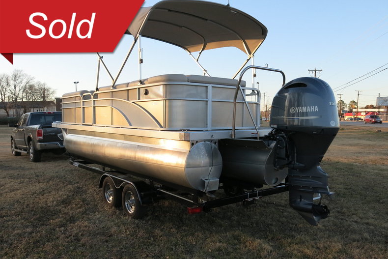 Bennington Triple pontoon Vehicle