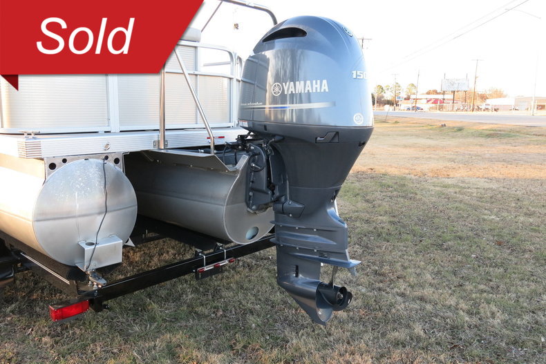 Bennington Triple pontoon Vehicle