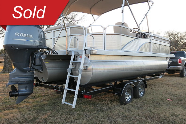 Bennington Triple pontoon Vehicle