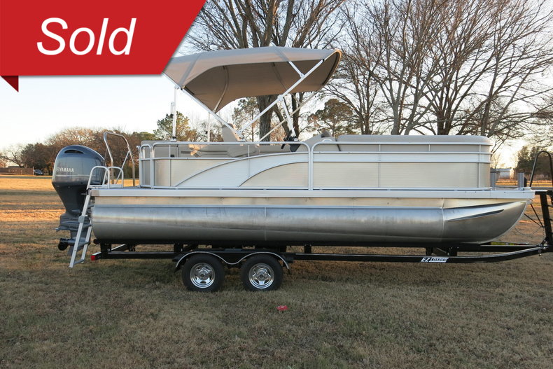 Bennington Triple pontoon Vehicle