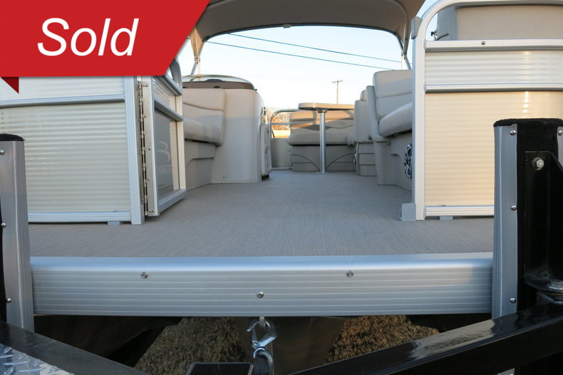 Bennington Triple pontoon Vehicle