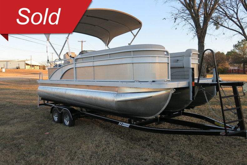 Bennington Triple pontoon Vehicle