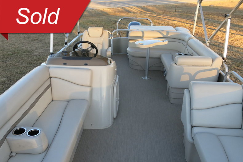 Bennington Triple pontoon Vehicle