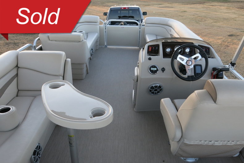Bennington Triple pontoon Vehicle