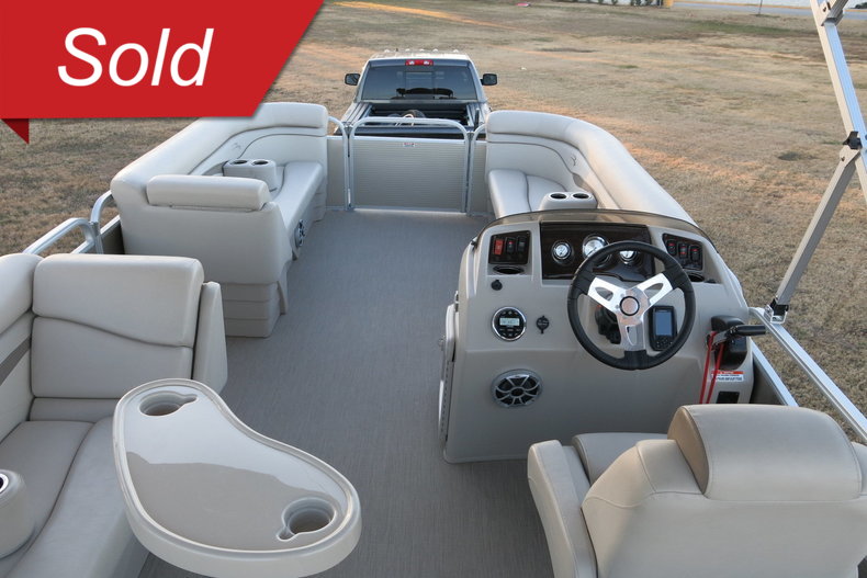 Bennington Triple pontoon Vehicle