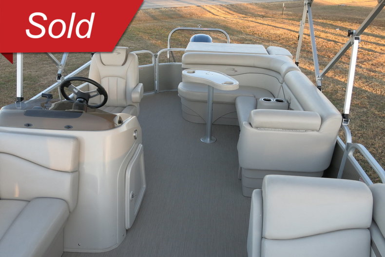 Bennington Triple pontoon Vehicle