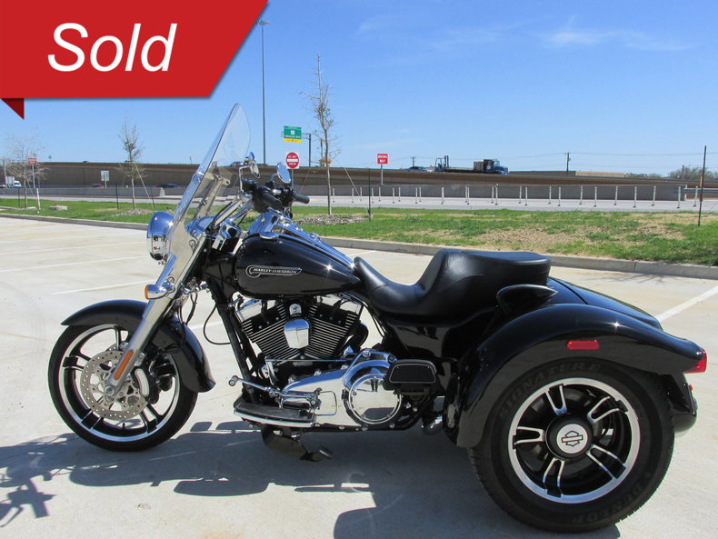 1346524dd2159b_low_res_sold_2015-harley-davidson-freewheeler-trike-flrt.jpg