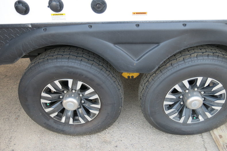 Keystone Dutchman Rubicon Vehicle