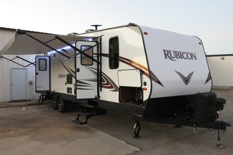 Keystone Dutchman Rubicon Vehicle