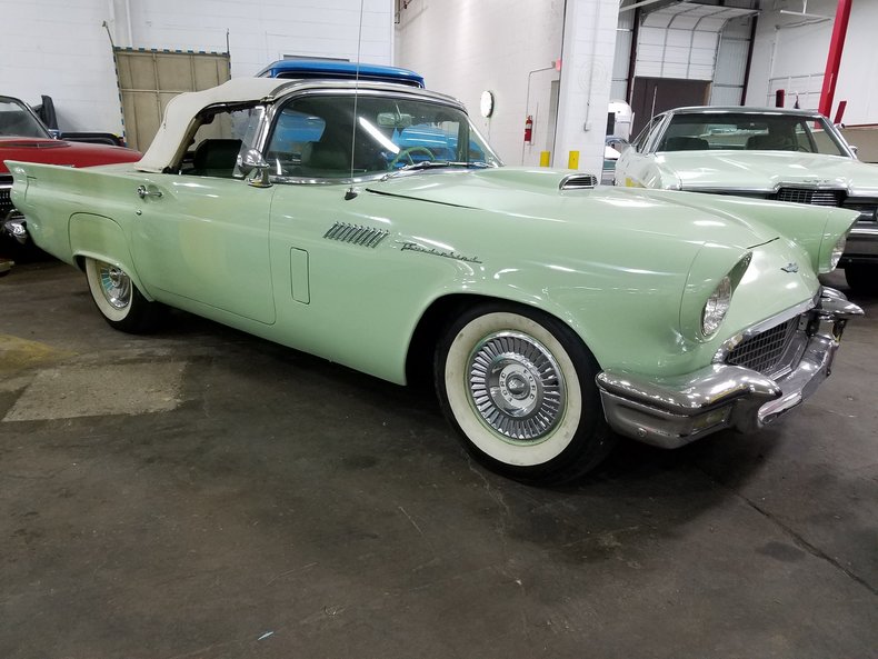 1957 Ford Thunderbird